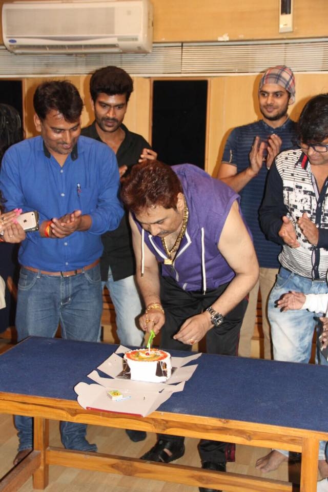 ritesh-s-kumar-with-kumar-sanu-in-a-music-recording-session-for-mridang